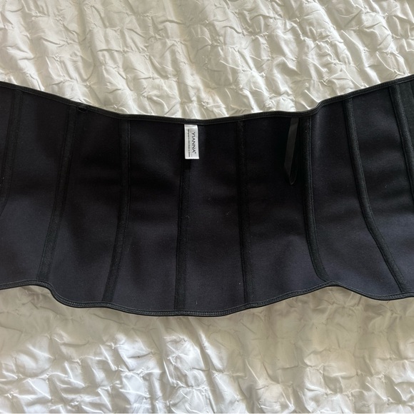 Waist trainer - Picture 3 of 4